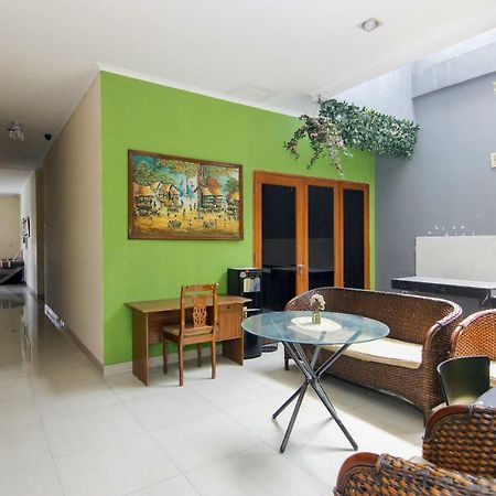 Reddoorz Near Kemang Square Hotell Jakarta Exteriör bild