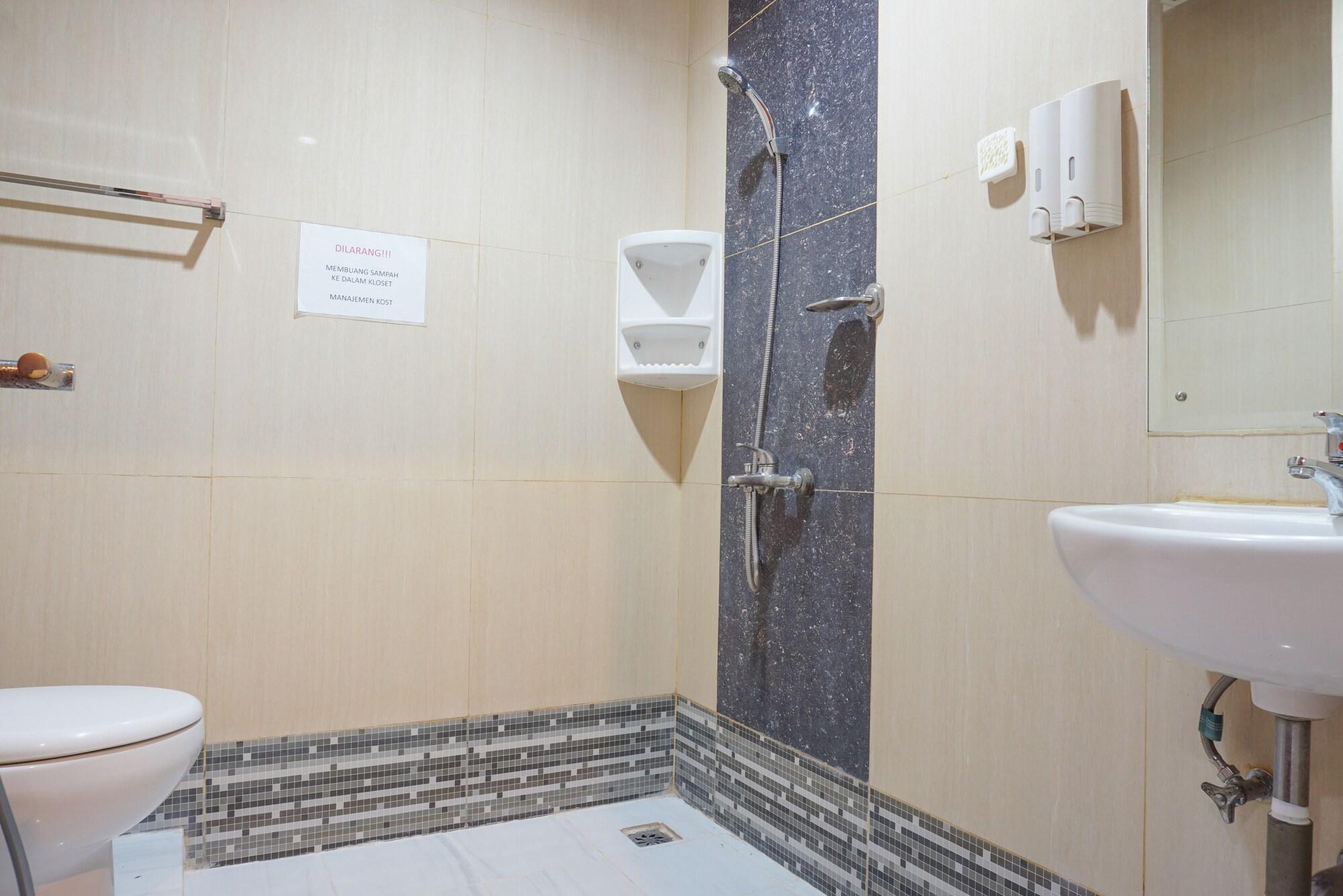 Reddoorz Near Kemang Square Hotell Jakarta Exteriör bild